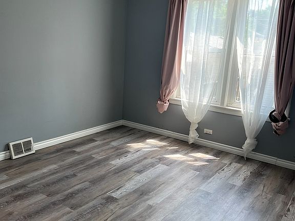 5th image of 3519 S 58th Ct