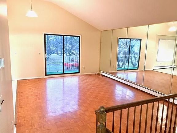 5th image of 84 Lucille Ave