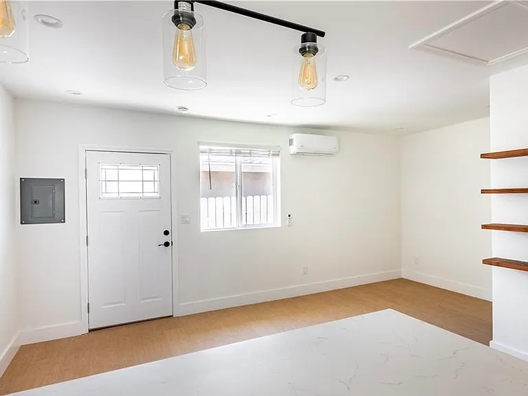 8961 Etiwanda Ave — Photo 7