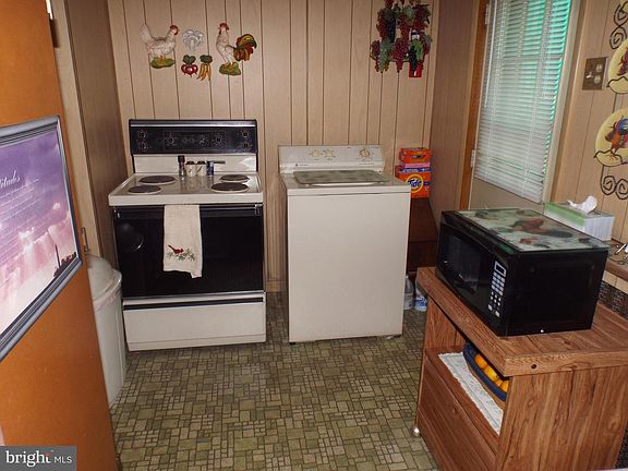 5th image of 326 E Oak St