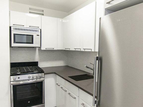 4th image of 220 E 63rd St APT 6N