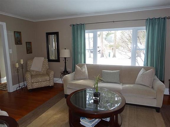 3rd image of 31 Sawyer Pl
