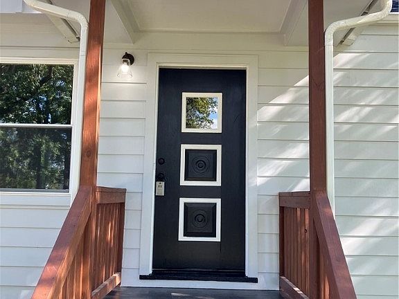 3rd image of 3809 Thompson St
