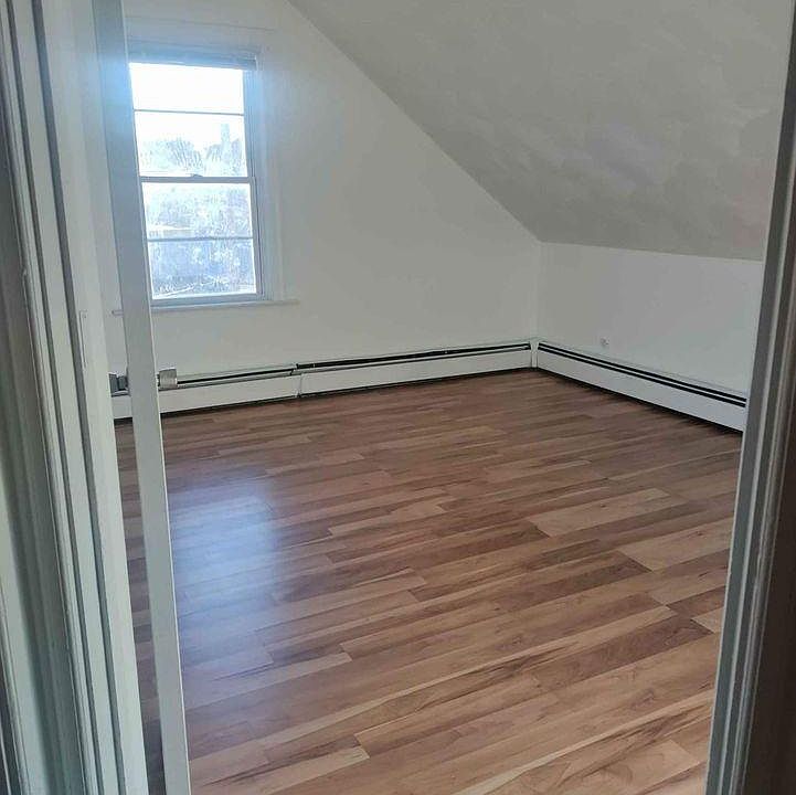 2nd image of 142 Richard St Floor 3