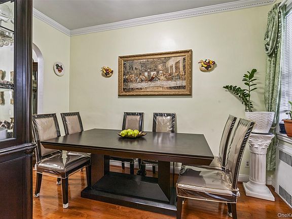 5th image of 157 E 49th Street