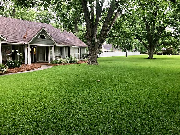 3rd image of 4407 Woodfield Dr