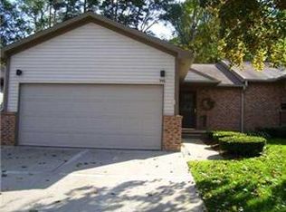 946 Moore Dr, Chelsea, MI 48118