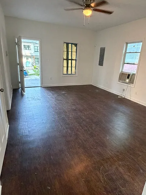 3 bed, 2.5 bath, 1275 sqft, $2,000 — Photo 3