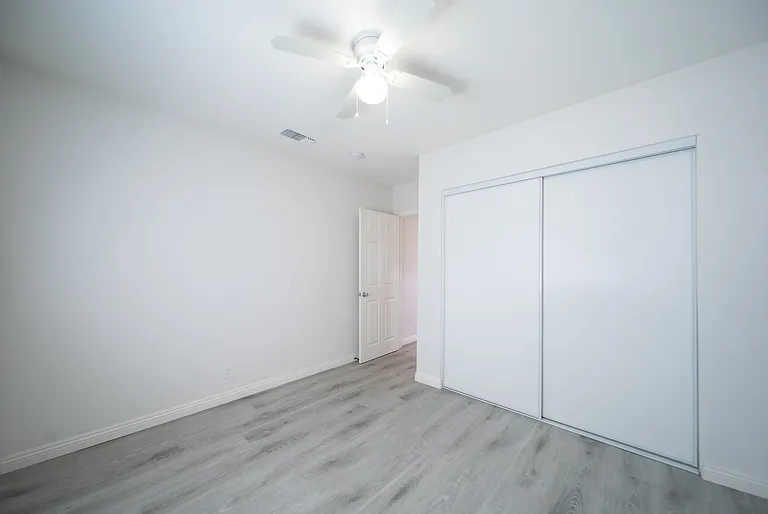 120 E Shady Grove Dr — Photo 16