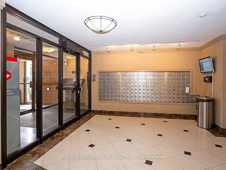 50 Mississauga Valley Blvd #1516 — Photo 3