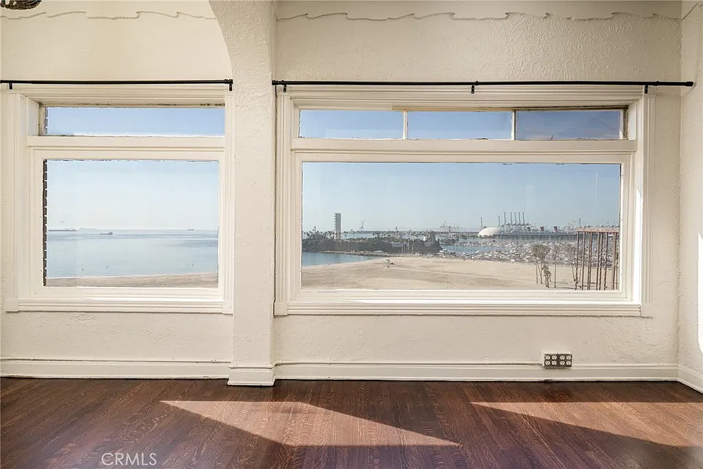 2 bed, 920 sqft, $3,000 — Photo 2