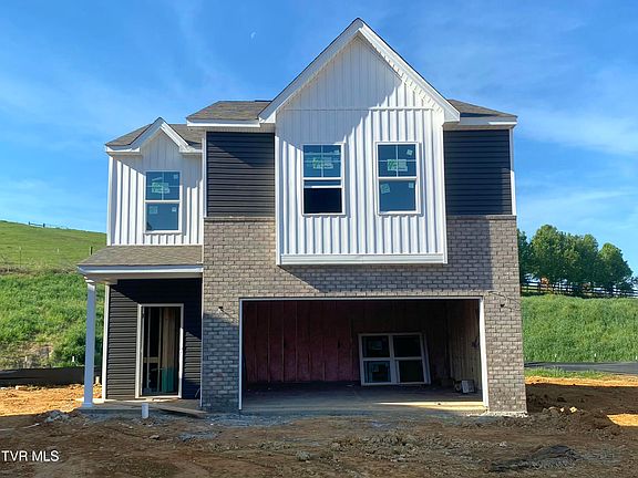 2nd image of 135 Mint Ct