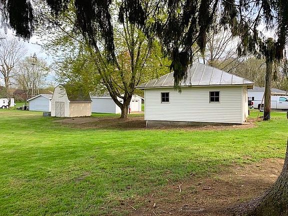 Garage and shed provide ample storage space!