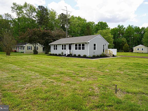 2nd image of 8177 Hawthorn Ln