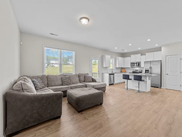 220 Brisbane Dr — Photo 12