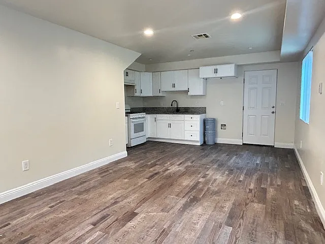 4 bed, 1984 sqft, $3,115 — Photo 4