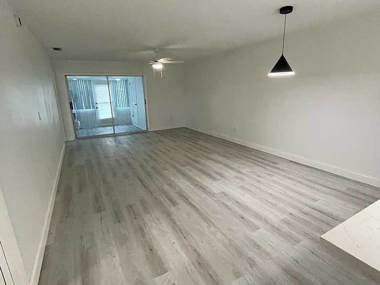 5025 Granada Blvd — Photo 4