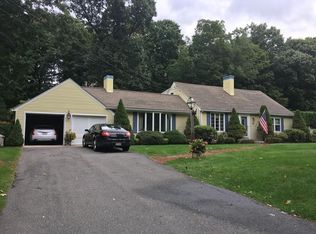 6 Oakridge Dr, Wilbraham, MA 01095