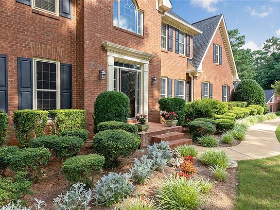 3rd image of 3235 Hartridge Dr