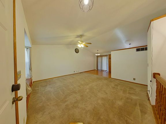 5th image of 227 W Mallard Dr