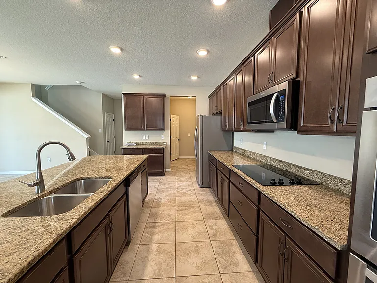 1946 Hidden Springs Dr — Photo 9