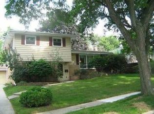 1229 Hickory Dr, Waukesha, WI 53186