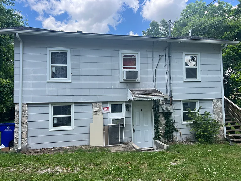 628 Woodford Ave — Photo 11
