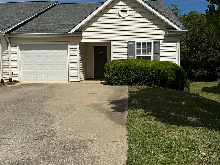 132 Springwood Ln — Photo 1