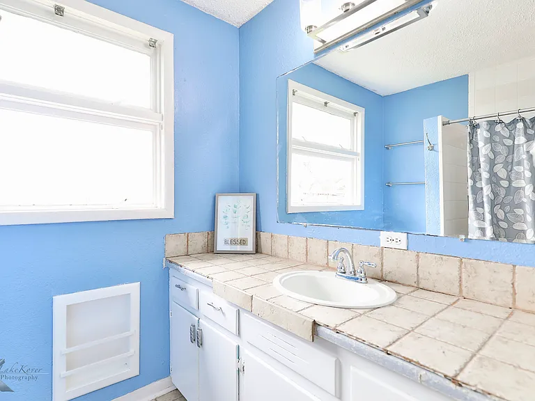 2109 Collins Ave — Photo 10