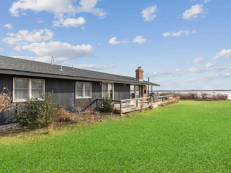 E Lake Dr — Photo 14
