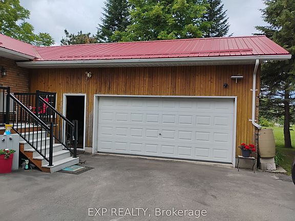 3rd image of 91 Simcoe Rd