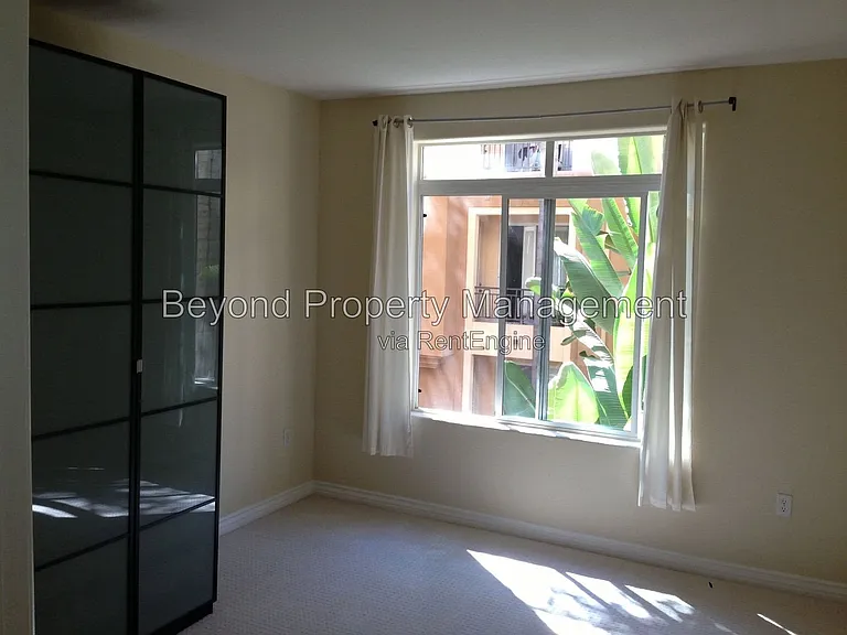 9263 Regents Rd #B209 — Photo 12
