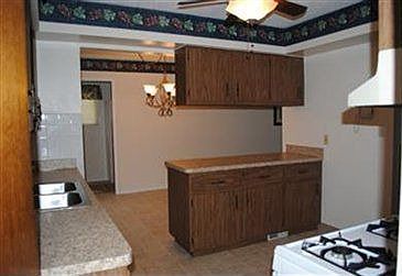3rd image of 8683 Parkdale Dr