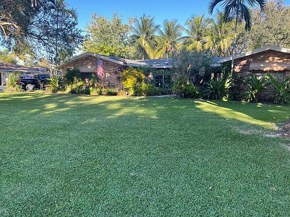 2nd image of 120 E Tropical Way
