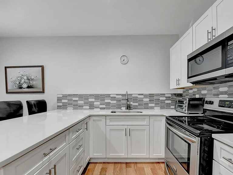 1014 Reap Ln — Photo 4