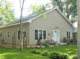 112 13th Ave S, Clear Lake, IA 50428