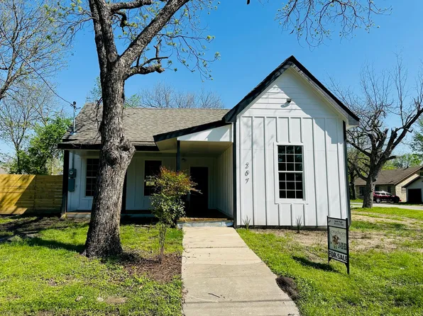 207 E 2nd North St, Kaufman, TX 75142