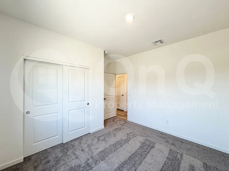 634 W Red Hawk Ct — Photo 9