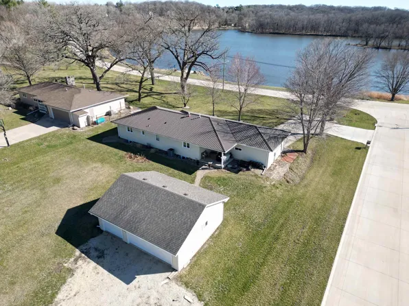 1290 Cedar Lane Rd, Waverly, IA 50677