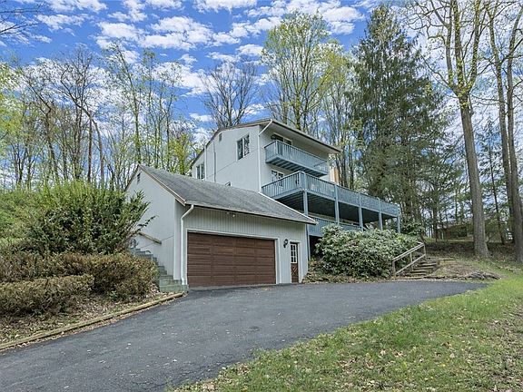 3rd image of 860 Parkview Dr