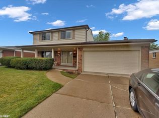 30943 Roselawn Dr, Warren, MI