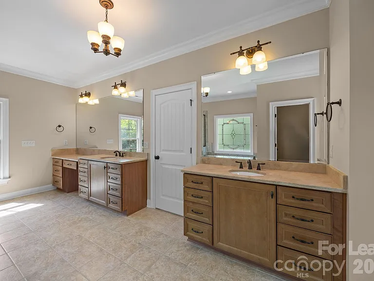 11938 Bradford Park Dr — Photo 34