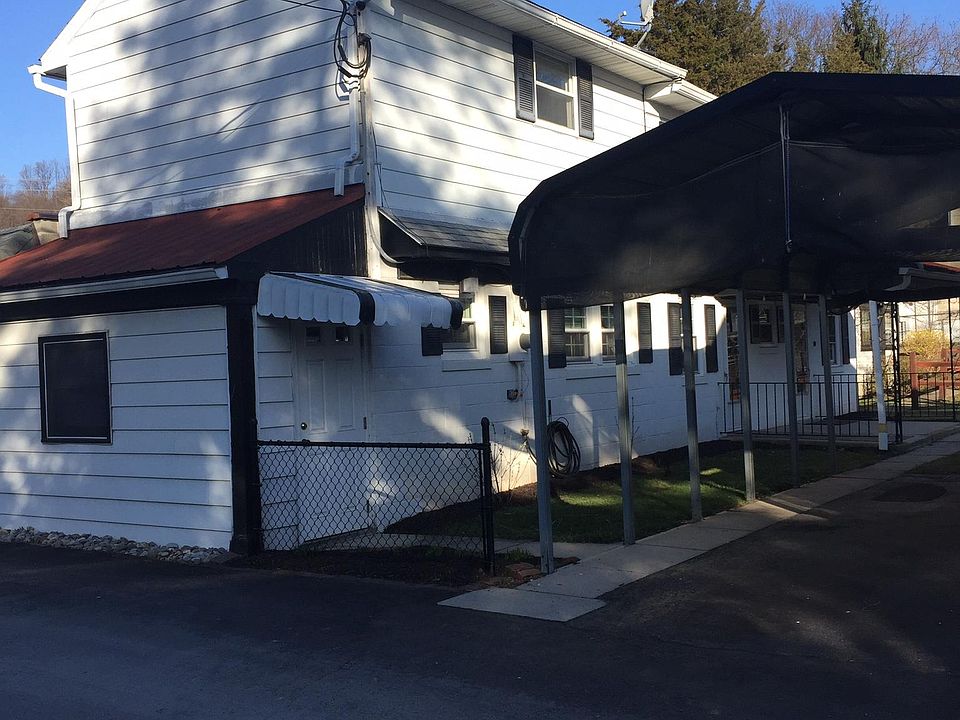 House, Carport, no stairs to enter 1st floor