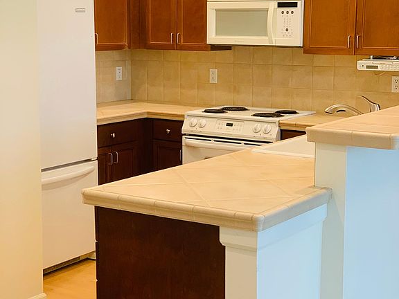 3rd image of 11004 NE 11th St APT 402