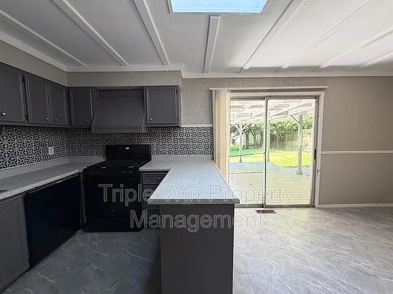 762 Del Marco Dr — Photo 16