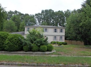 5 Pence Rd, Manalapan, NJ 07726