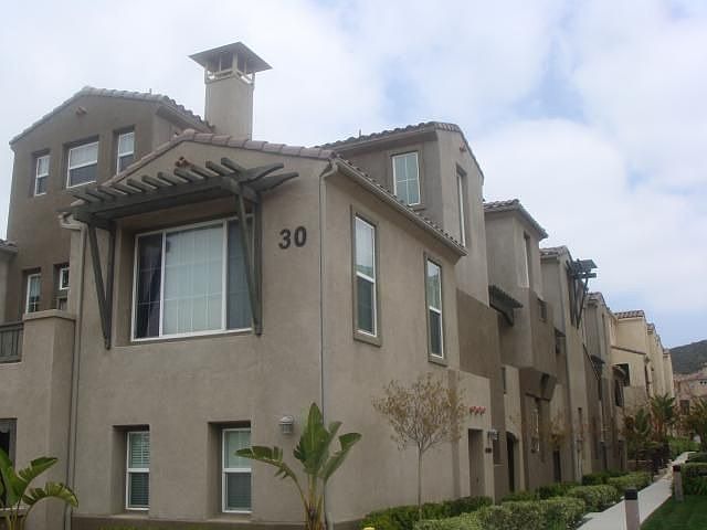 1st image of 677 Kellogg St