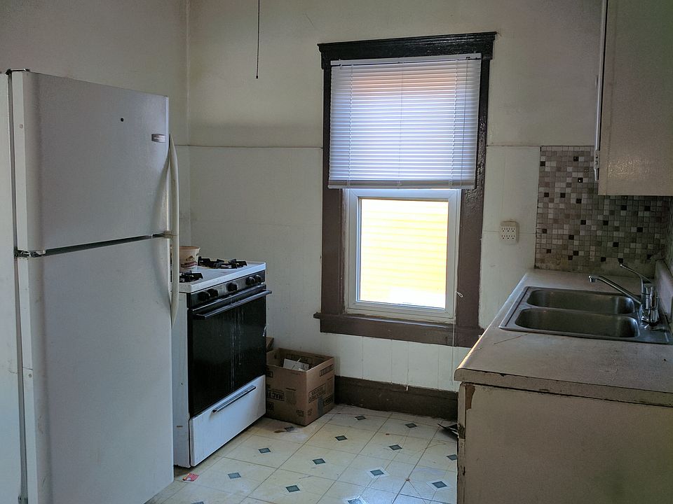 2nd image of 3424 Fulton Rd #Up