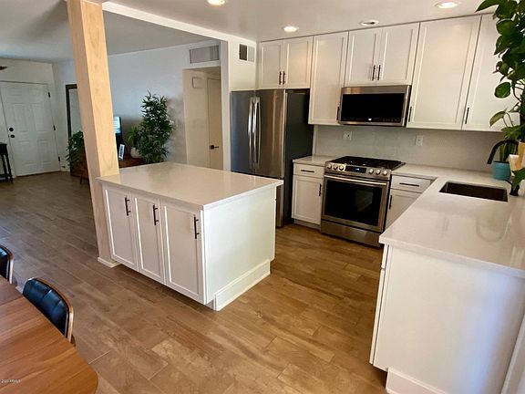 4th image of 2323 E Glenrosa Ave