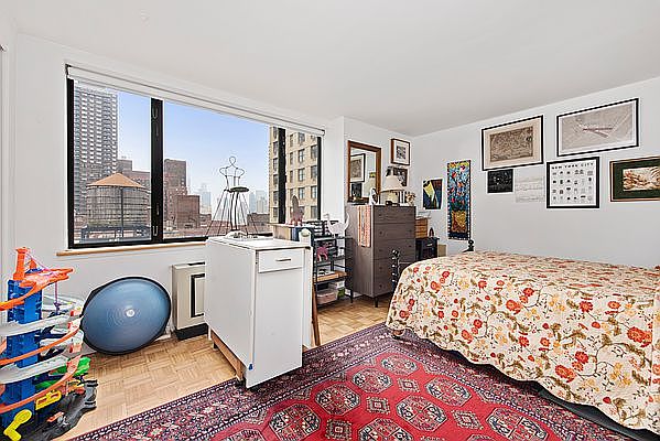 1st image of 30 W 61st St APT 16B